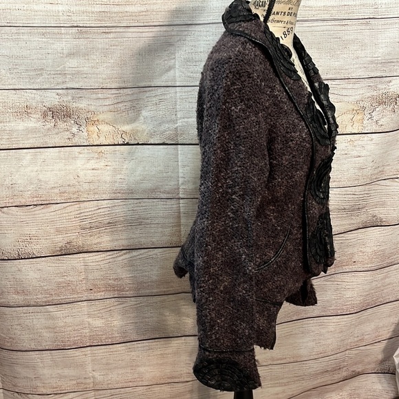 Dolce Cabo Cardigan Sweater Leather Rosettes Trim Size Large - Picture 4 of 14